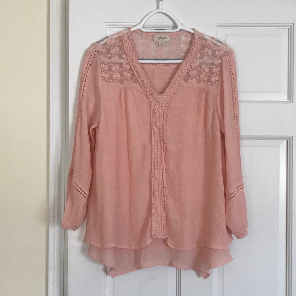 V-neck layered hem crochet woven top